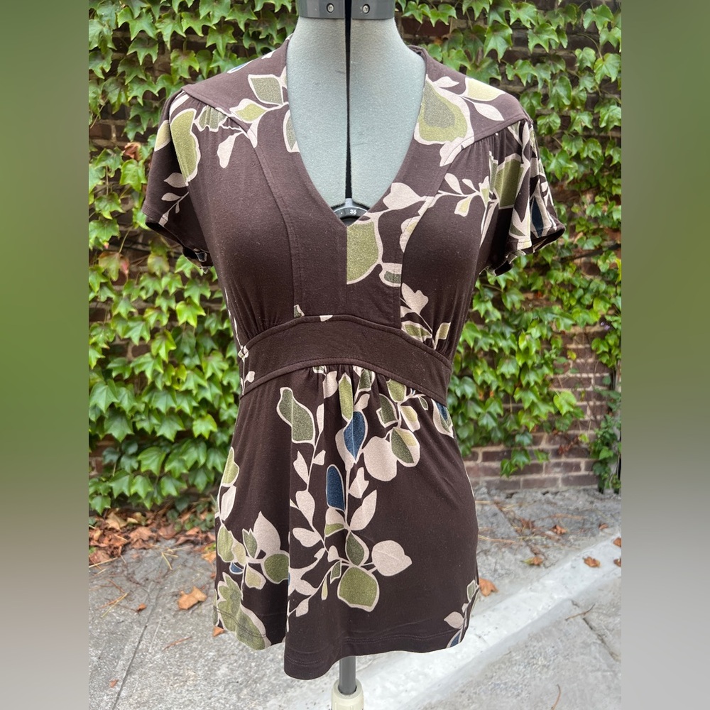Banana Republic Multicolor Leaf Pattern V-Neck Blouse